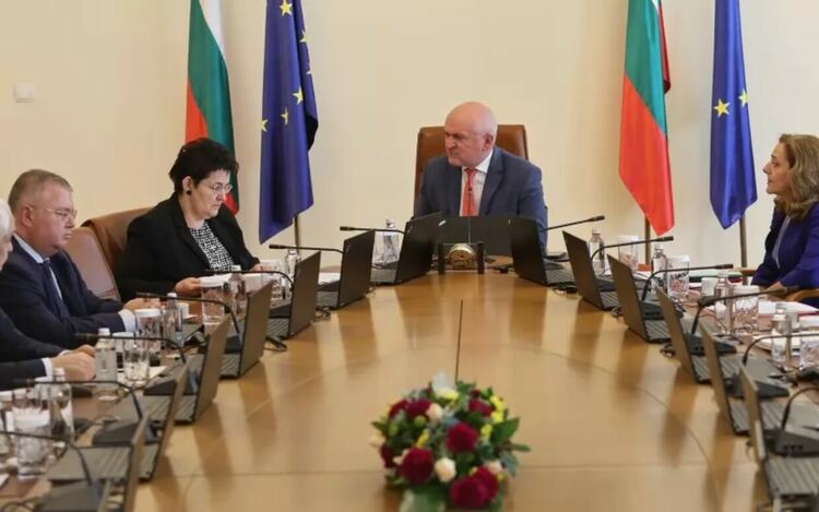 Кабинетът „Главчев“ предлага вечно засекретяване на информация