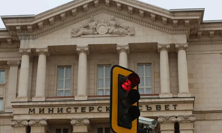  Коалиция „Орел, рак и щука“ започват с деленето на порциите - ударни назначения в регулаторите