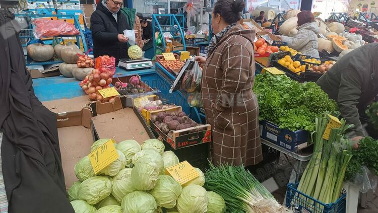   Киселото зеле два пъти по-скъпо от прясното на Пазара в Кърджали