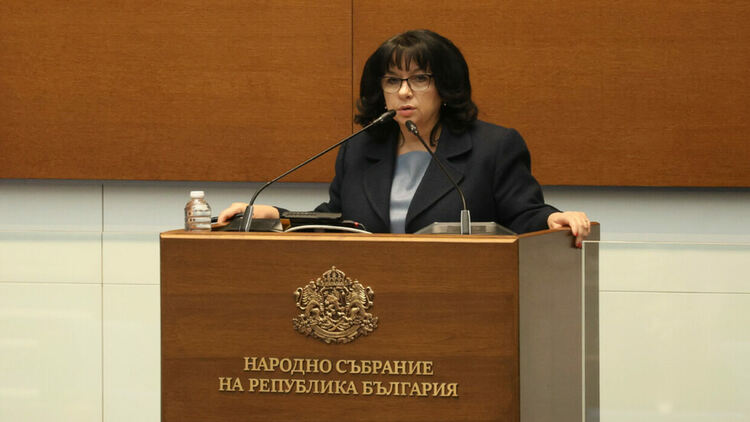 Петкова: Положението в публичните финанси е много тежко, в последните 3 г. са управлявани неразумно