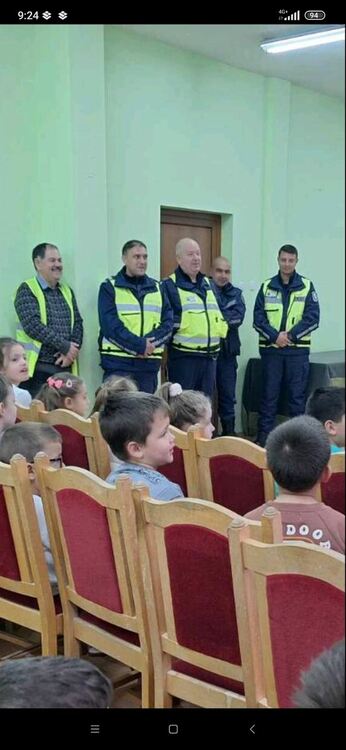 Директор на училище благодари на полицаи от РУ-Джебел за полезно сътрудничество в обучението на деца