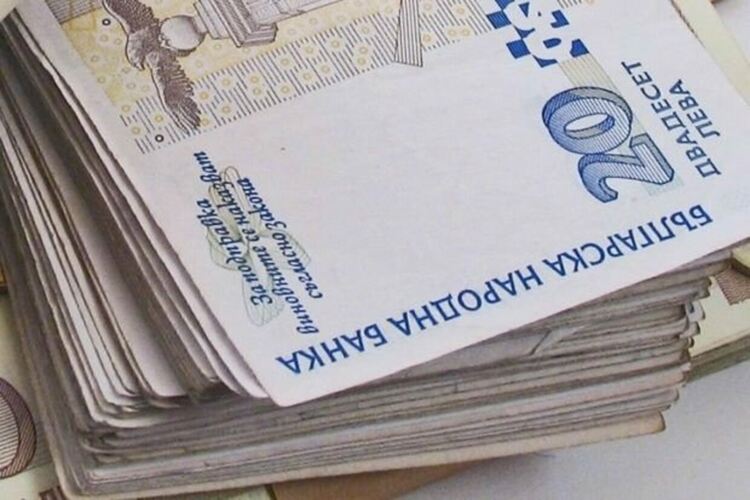 Лихвата по влоговете мина 1% за пръв път от 9 години