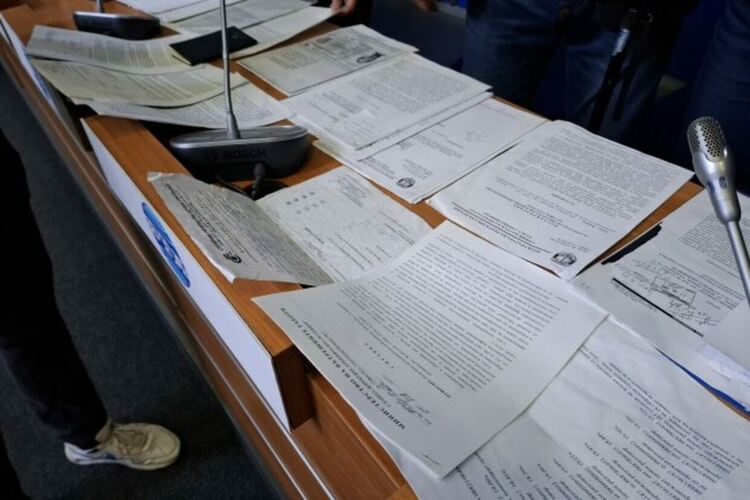Архивът на Пепи Еврото: Пъзелът, който държавата не иска да подреди