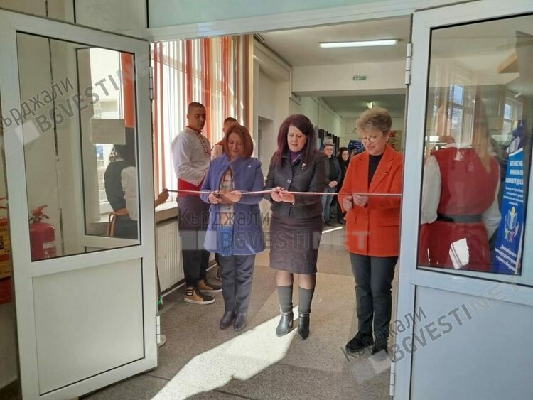 Иновативен STEM център в ПГ по туризъм „Проф.д-р Асен Златаров“ ще подпомага учебния процес