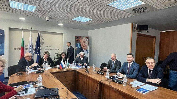 „Кое е нередното?": Гуцанов не загрява защо не е трябвало да бъде на събитието на руското посолство с Митрофанова