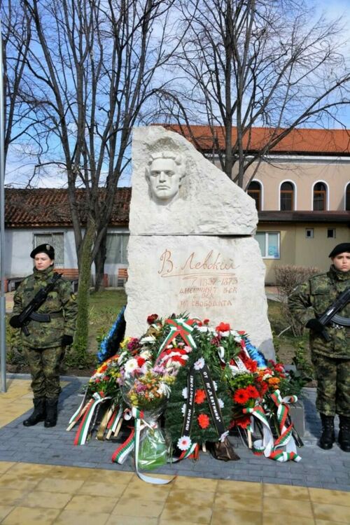 Асеновград се преклони пред делото на Апостола