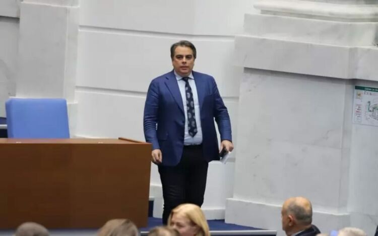 Василев и Горанов се сблъскаха челно за заплатите на полицаите