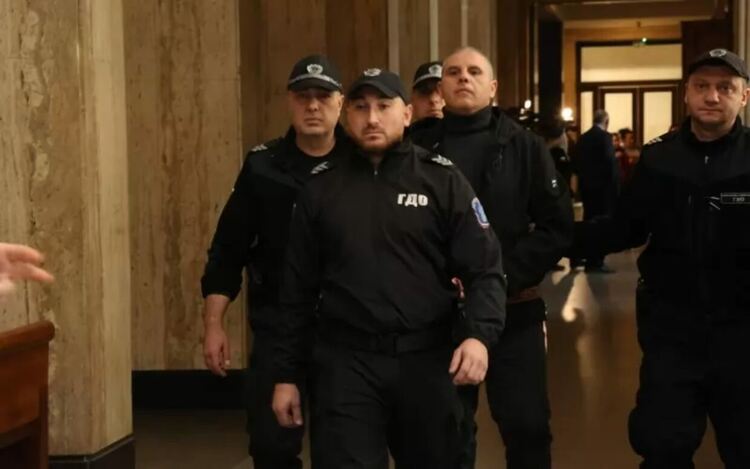 Близкият сътрудник на Асен Василев е пуснат тихомълком от ареста
