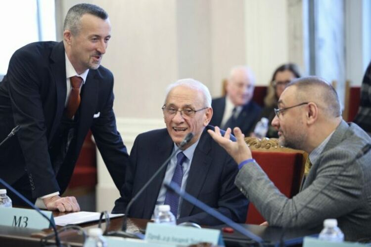 „Без еднолични решения“. Кандидатът за шеф на НЗОК няма да прави нищо без благословия от Лекарския съюз