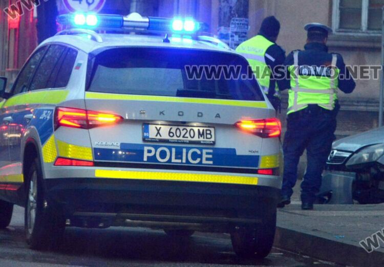 Млада жена се опита скрие пликче с дрога в устата си