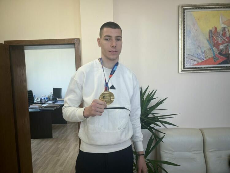 Тежък удар по родната лека атлетика, Божидар Саръбоюков пропуска световното заради грип
