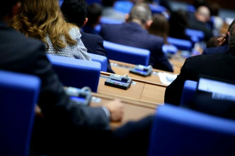 Депутатите избират шеф на НЗОК и конституционен съдия, после маратонът за бюджета продължава
