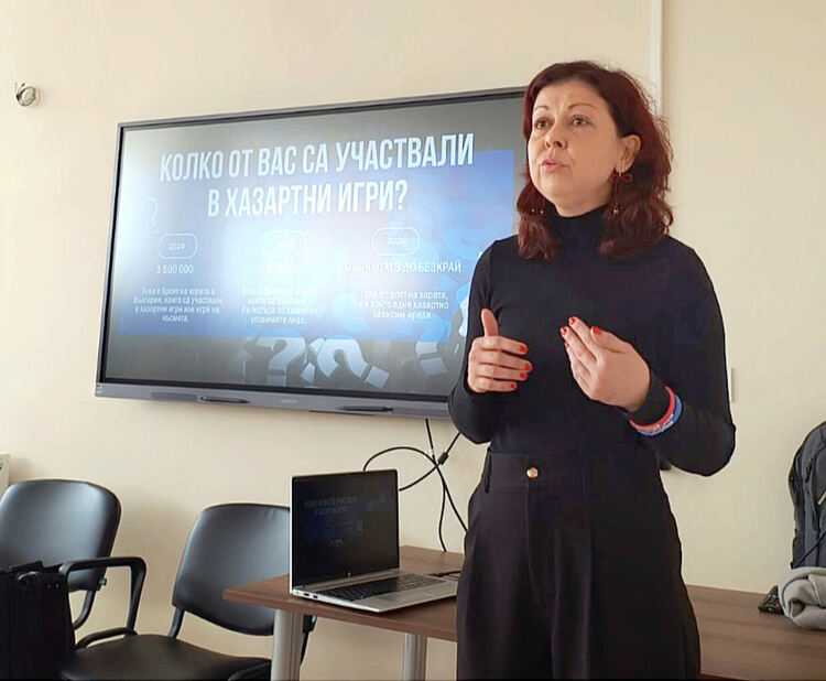 Ученици от четири училища се включиха в кампанията на НАП „Не сте сами“