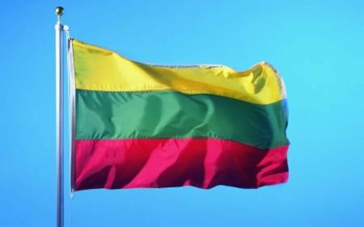 Спасители изгребват торфено блато, за да стигнат до американски войници, изчезнали при учение в Литва