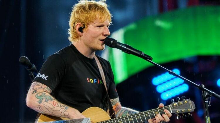Ed Sheeran най-после пусна в цялост новия си сингъл „Azizam“