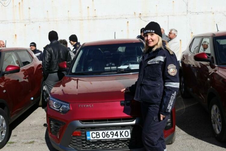 Шест водни резервоара за хеликоптери получи пожарната