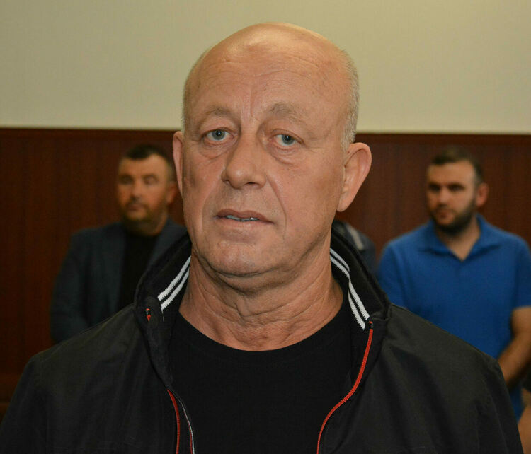 Мюмюн Искендер отново иска от съда да бъде с по-лека мярка от домашен арест