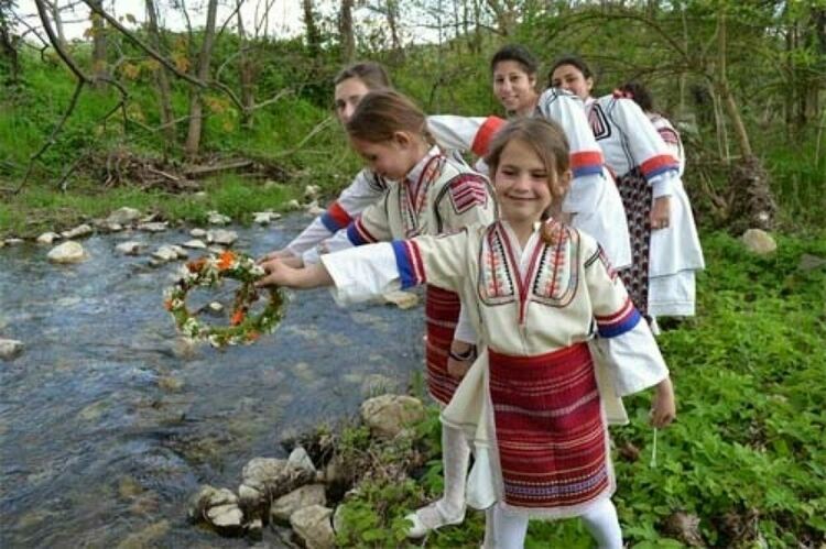 Християните празнуват Цветница