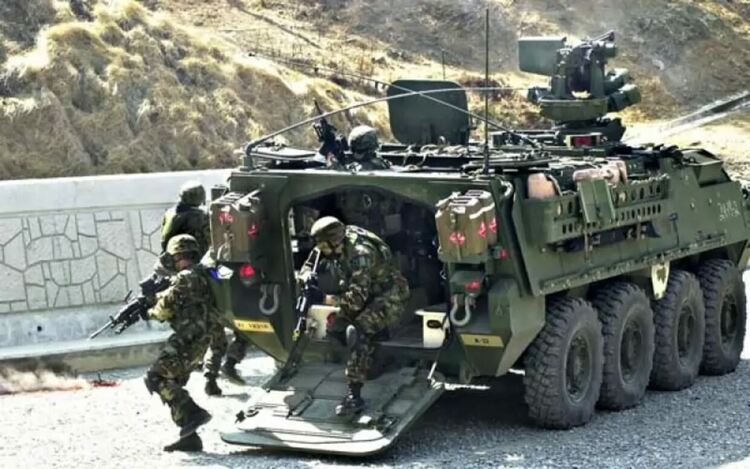 България ще получи първите 33 машини „Страйкър“ още тази година