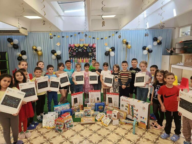 Общината дари нови играчки за децата в детските градини и ясли