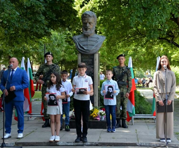 149 години безсмъртие – Асеновград се поклони пред Ботев