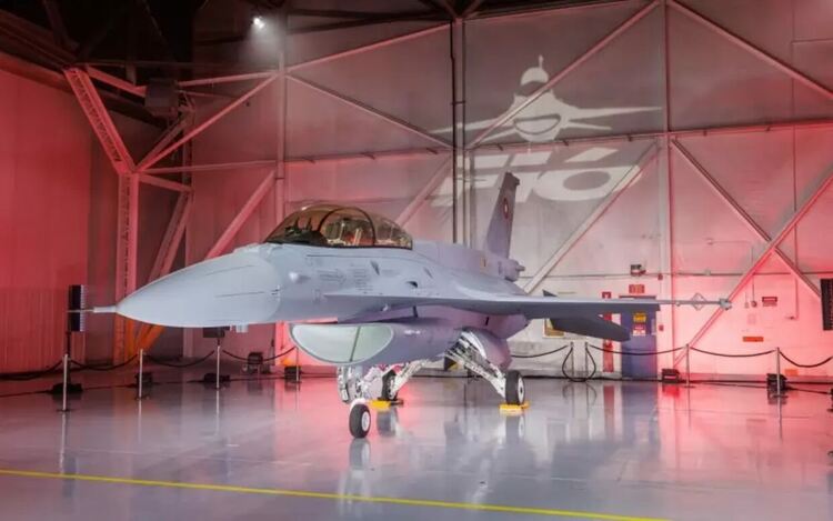 Вторият F-16 кацна в авиобаза „Граф Игнатиево“