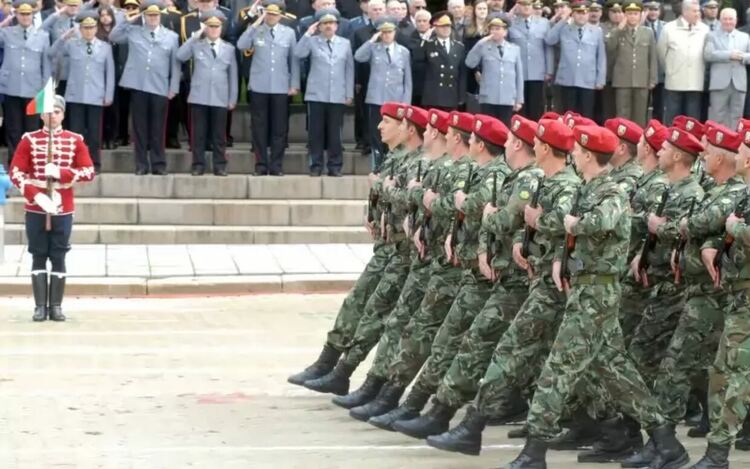 Армията ще се попълва по „швейцарски модел“