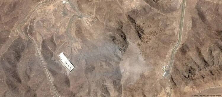 Защо едни имат право на ядрени оръжия, а други - не?