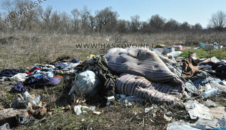 Ферма за патици замърсява река Харманлийска, почистиха сметище между Книжовник и Жълти бряг 