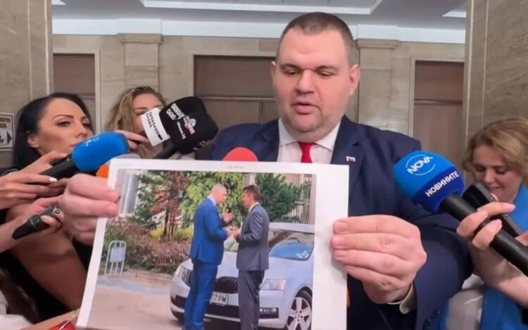 Димки, бухалки и Пеевски, който мълчи. Защо сега?