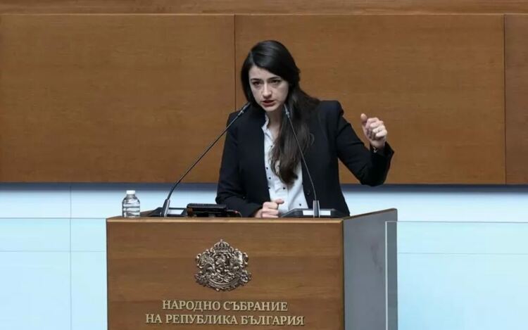 За 8 дни управляващите преобърнаха антикорупционния закон