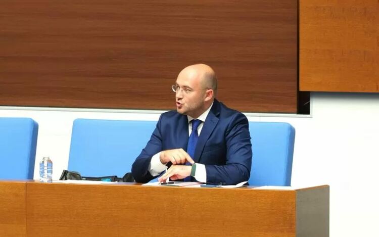 Управляващите си утъпкаха пътя към избора на удобна КПК