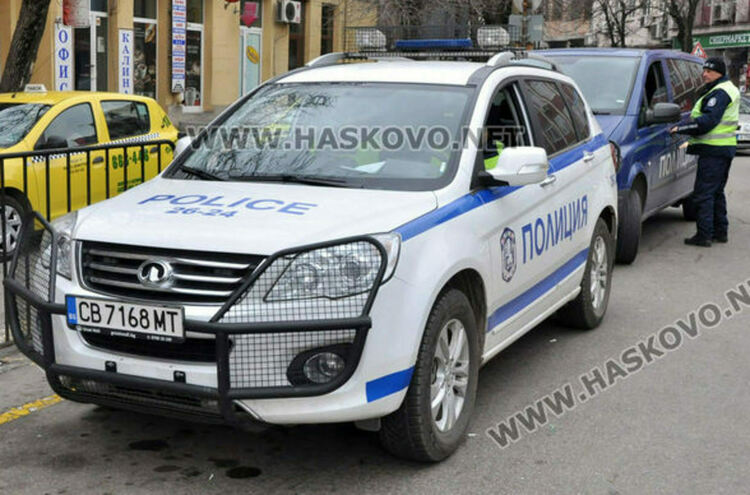 Заловиха двама за притежание на наркотици