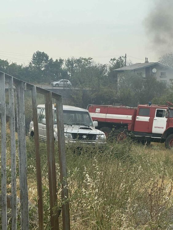 Пожар изпепели вила, лозя, треви и храсти край Харманли
