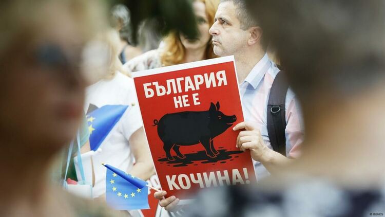 Как показаха среден пръст на гражданите на България