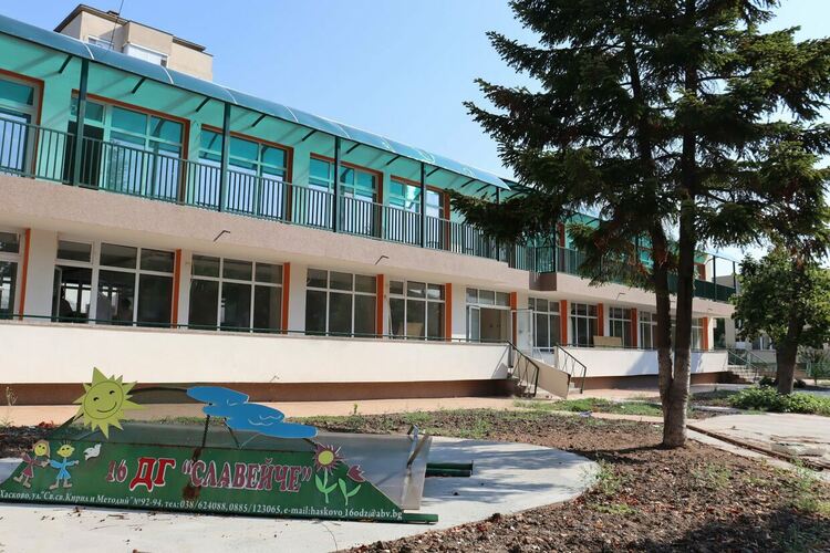 Продължава ремонтът на детска градина „Славейче“ в Хасково