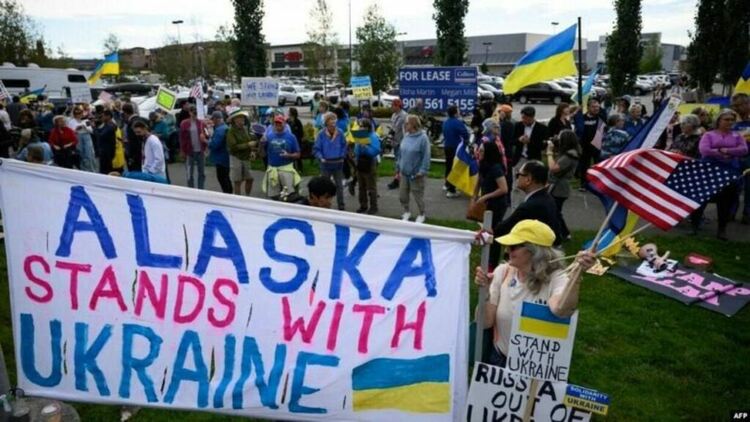 Аляска и Украйна - никога вече Русия - протести посрещат Путин в Анкоридж