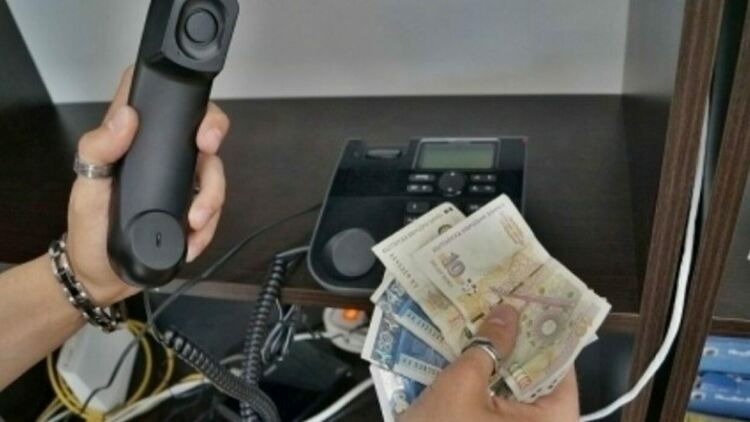 Телефонни измамници изтръгнаха със заплахи 15 500 лева от 84-годишна жена