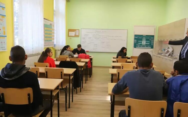 Училища от двойкаджии - как е възможно това?