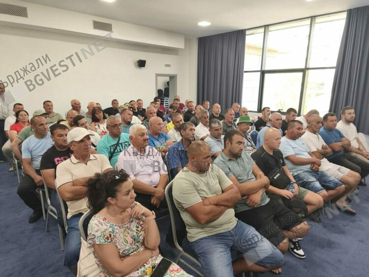 В Кърджали се проведе среща с животновъди от региона във връзка с ваксинацията срещу шарка 