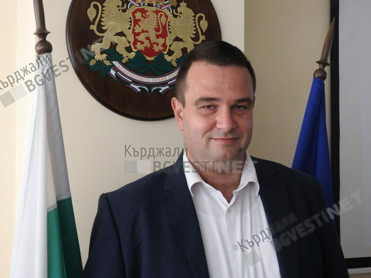 Областният управител разпореди проверки за складирането на строителни елементи до Еврейския паметник, за което Кърджали бг вести писа