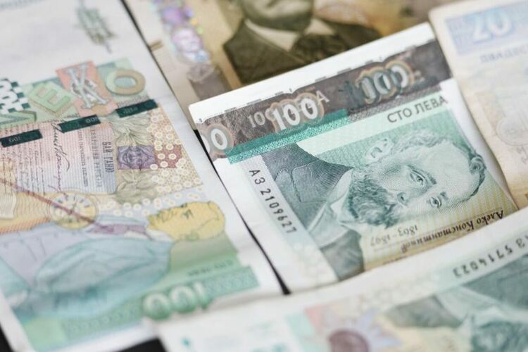 МВФ препоръча вдигане на осигуровките и смяна на плоския данък
