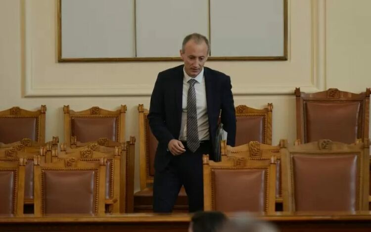 Промените за религията и телефоните в клас преодоляха първо четене