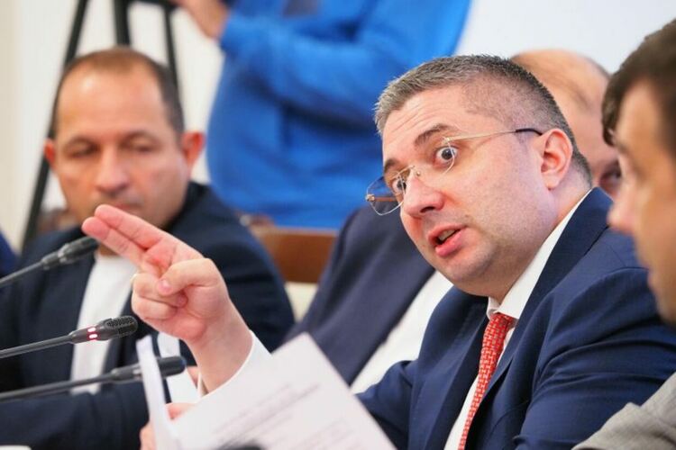 Ще плащаме ''такса водомер''. Управляващите настояват, че цената на водата няма да скочи