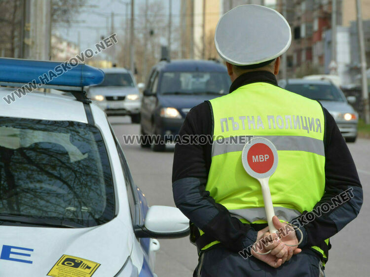 Двама неадекватни шофьори, употребили алкохол или дрога, задържаха в региона