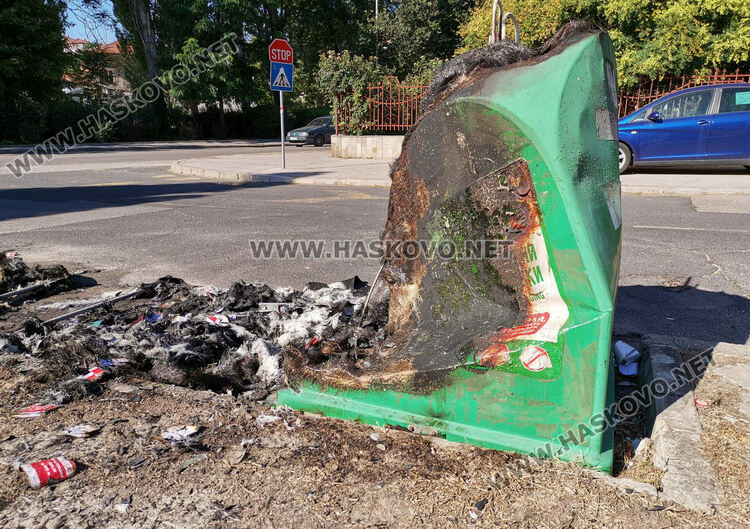 Задържаха познайник на полицията за палеж на 5 контейнера в Хасково 
