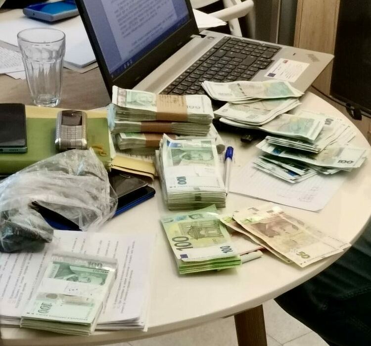 Шестима задържани за данъчнини измами за над 26 млн. лв. при акция и в Хасково