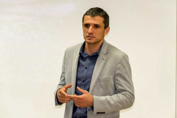 Когато па.., когато па...: Кметът на Ботевград забрани менте протеста на Пеевски