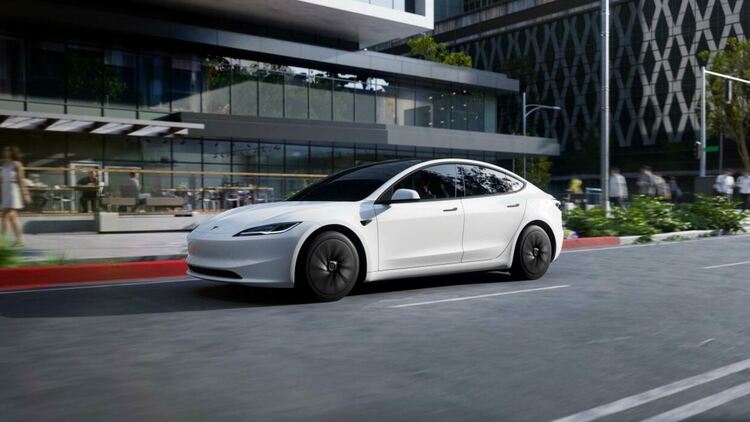 Коледният подарък на Tesla: Голям безплатен ъпдейт и още повече AI