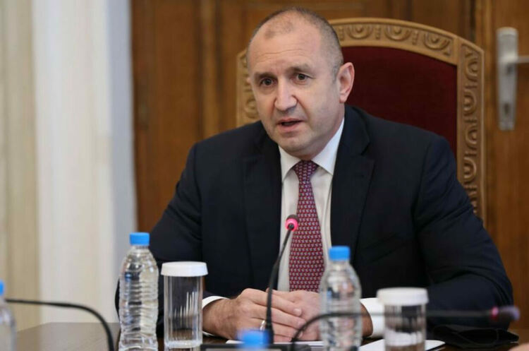Радев връчва първия мандат след Нова година